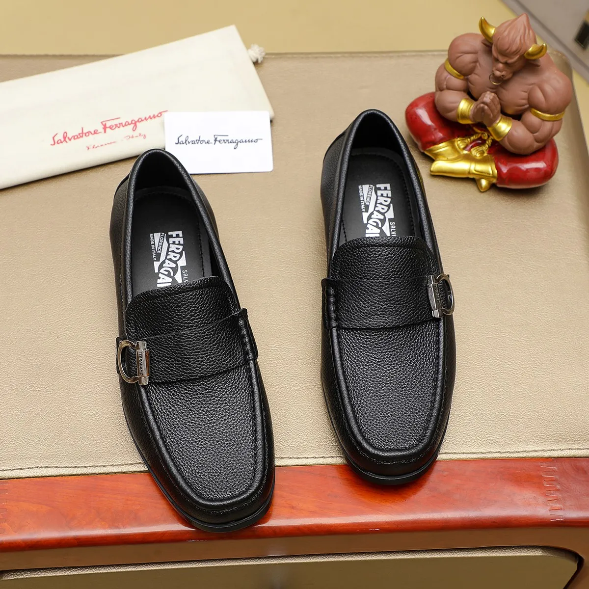 Men's shoes 💰460 🔥 Ferragamo new men's casual slip-on shoes 🇨🇳 Official website original 1:1 mold, original quality 💯 fine workmanship, high-end luxury ☘ The upper is made of imported Italian first-layer cowhide 🌴 Luxurious water dyeing 🐂 Leather lining 🍓 Rubber wear-resistant and non-slip outsole, breathable and comfortable to wear 🍍 The first choice for high-taste men, color optional! Code number 38-44 (45.46. Customized)